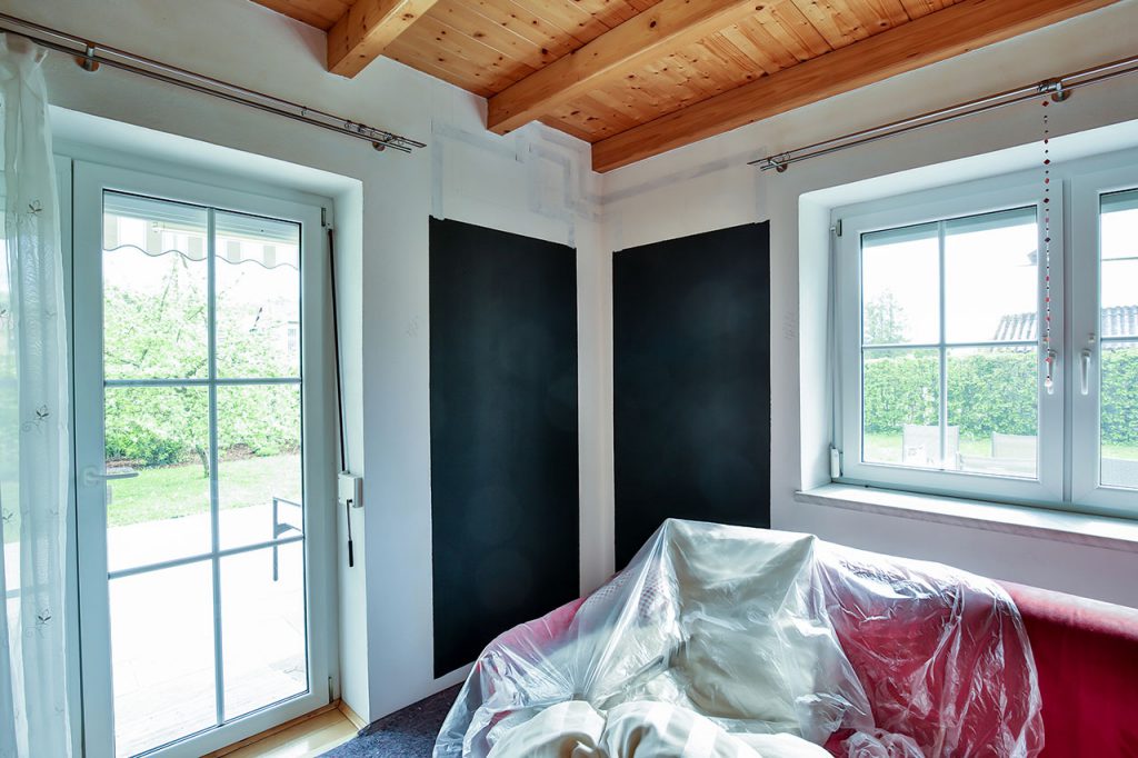 Durch die sehr geringe Schmutzbelasung bei der Montage ist der KWT Infrarot-Heizanstrich optimal für einen nachträglichen Einbau geeignet.