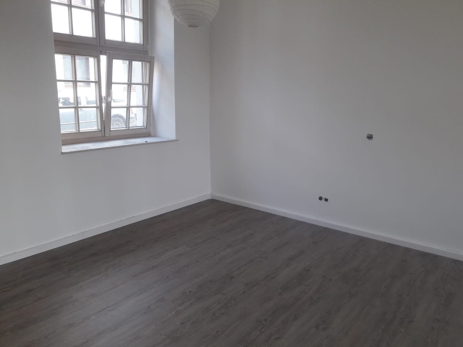 Nach Verspachtelung und Übermalung ist der Heizanstrich dieser unsichtbar.